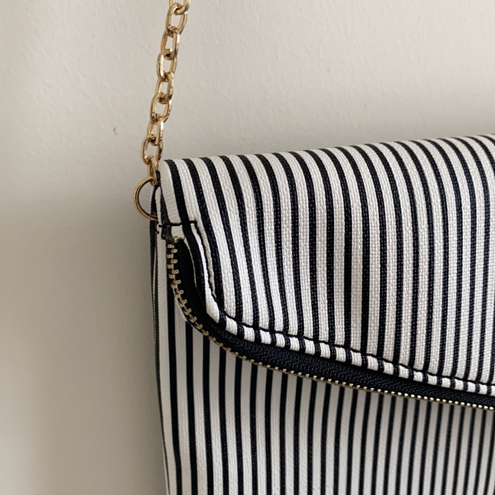 *NWOT* Urban Expressions Pinstripe Crossbody Bag - Picture 6 of 16